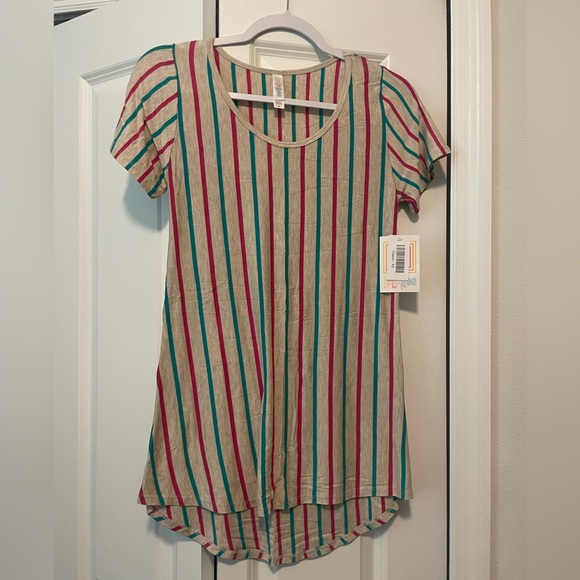 Lularoe Classic T - Picture 1 of 2